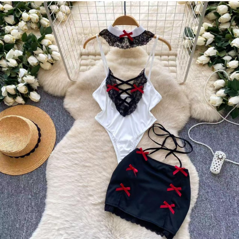 Summer Clothing Model - Damskie komplety dwuczęściowe z wycięciami na