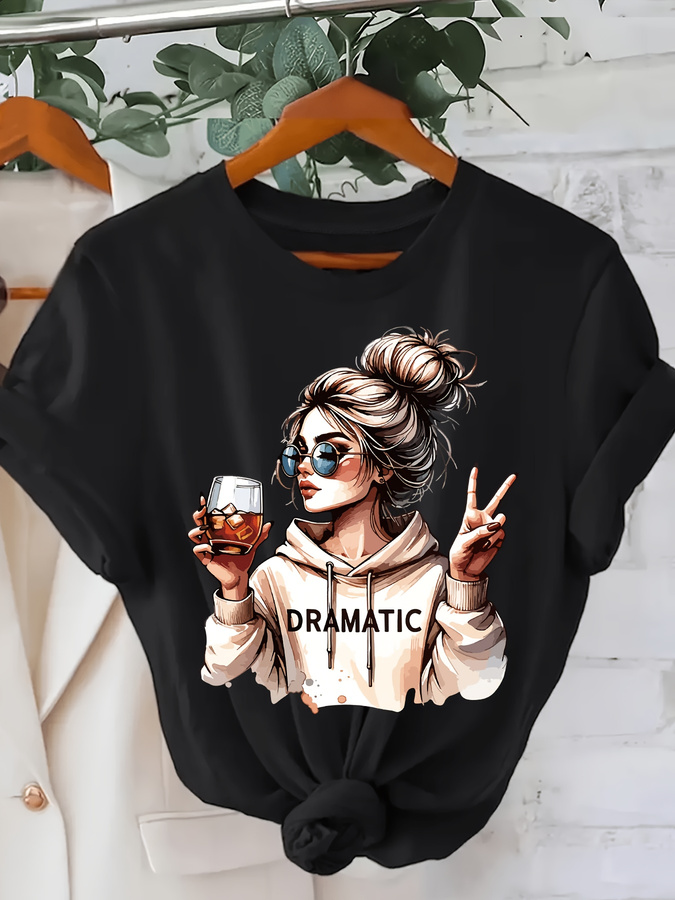 Summer Clothing Trends For Women 2026 - Dramatyczna koszulka damska z nadrukiem, okrągły